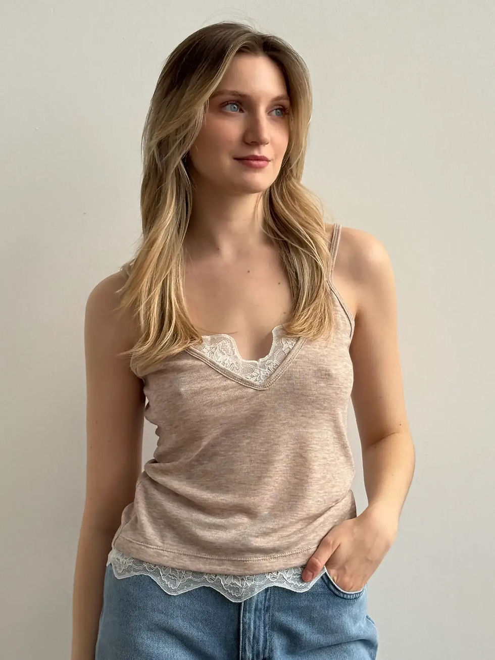 Прев'ю: Майка трикотаж з мереживом бежева  