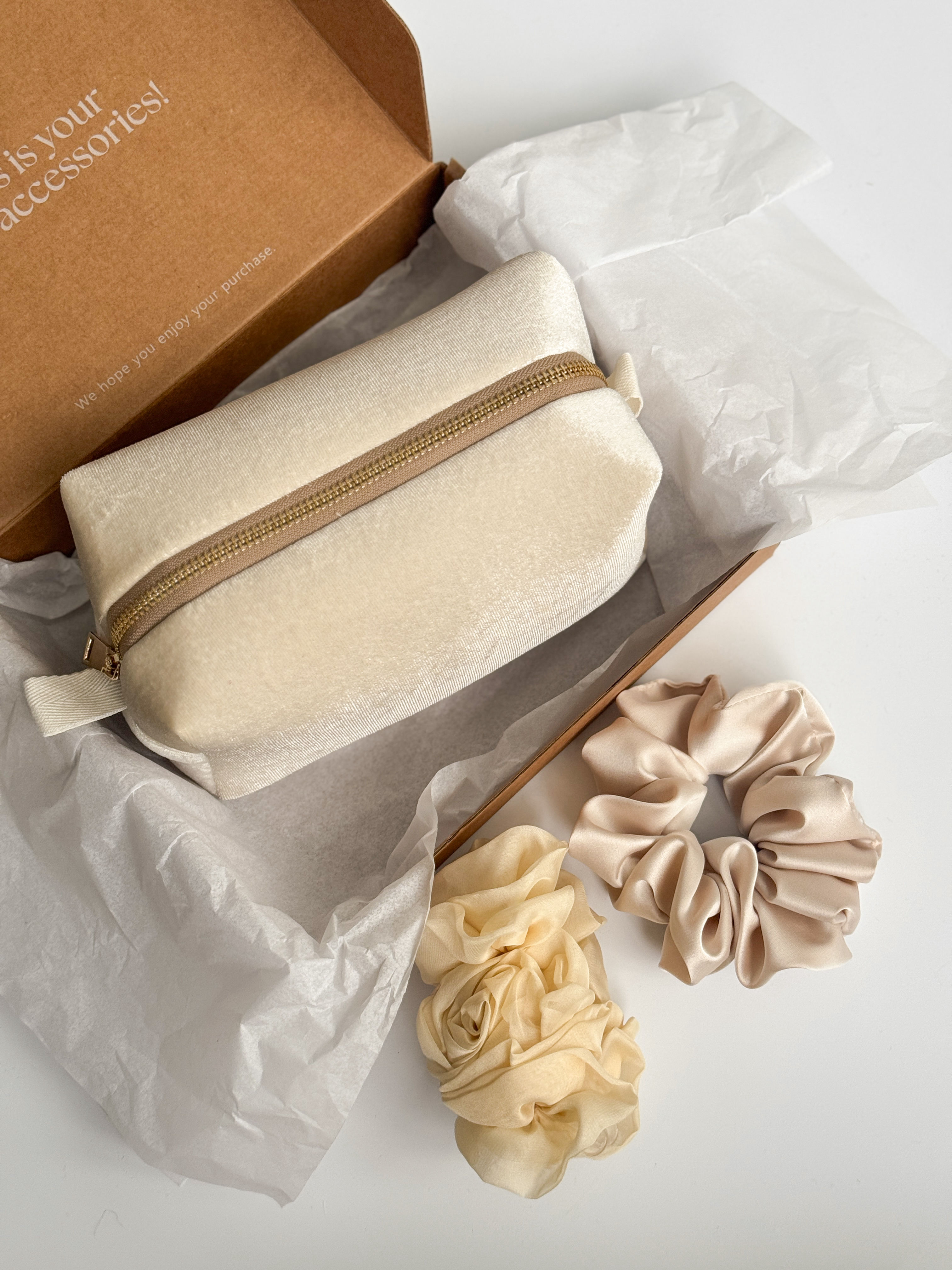 Набір  подарунковий велюр молочний 