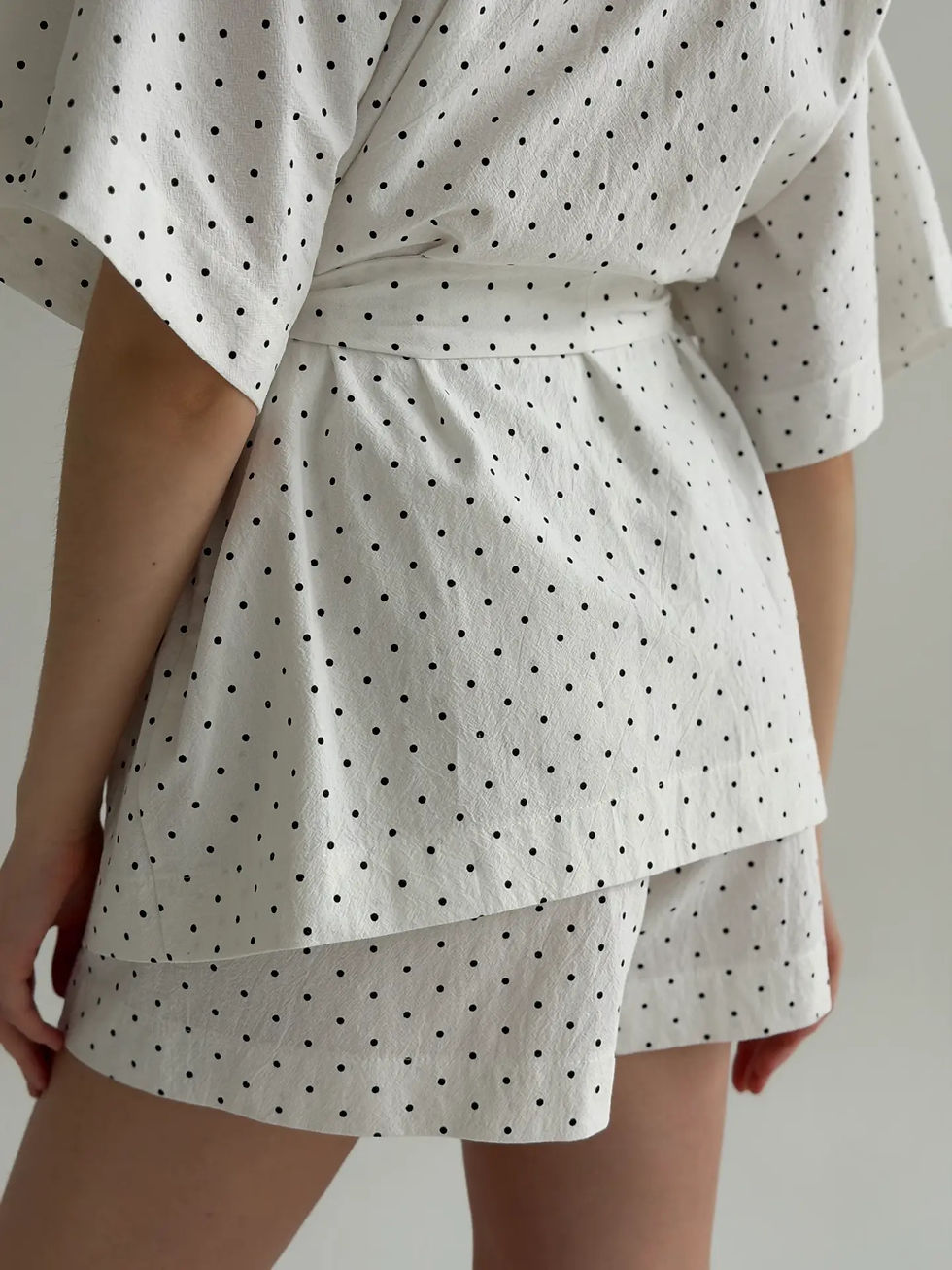 Прев'ю: Костюм кімоно та шорти бавовна варена « Горох чорний на білому»