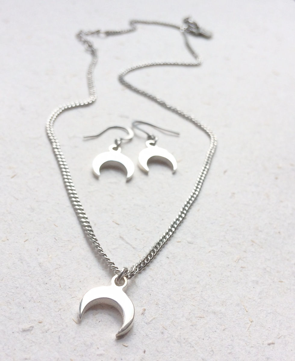 Miniature : Boucles d'oreilles croissant de lune en argent 925, faites à la main au Québec, bijoux artisanaux La Galante