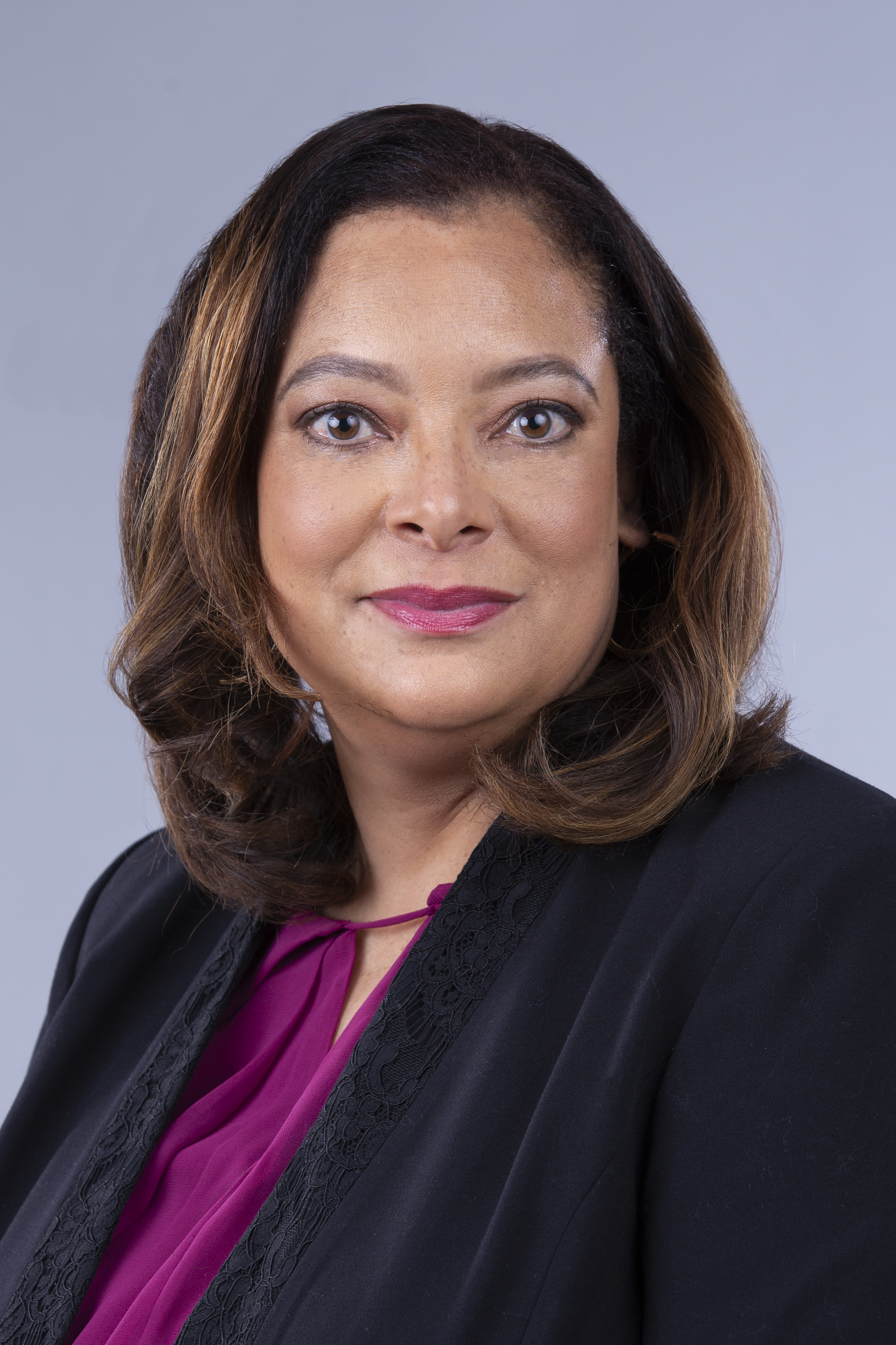 Tomeka Lee Headshot.jpg