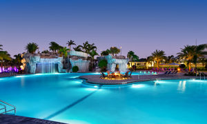 The Place Resort Style Pool with Fire Pit Peninsula 