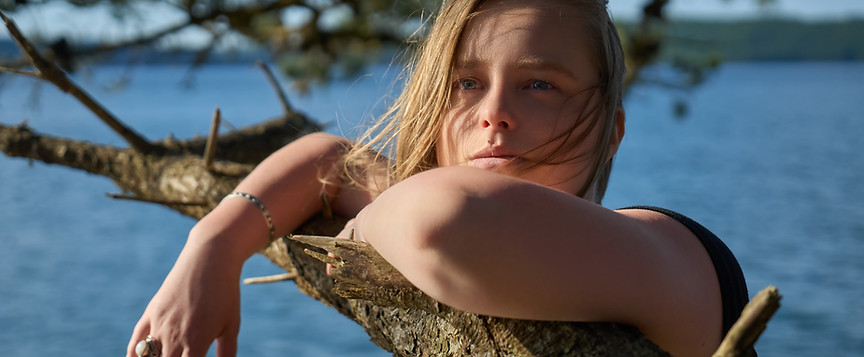 Portrait de Julia Paris, artiste et auteure-compositrice française, photographie de Margaux Demasles.