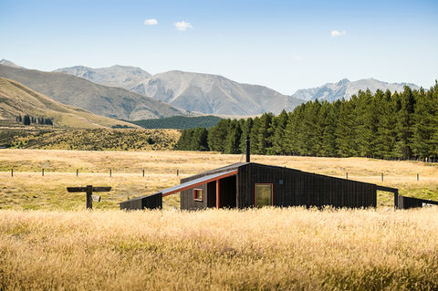 Skylark Cabin. Luxury accommodation for couples. Twizel. Mackenzie Region. New Zealand.