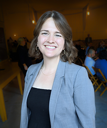 Headshot_Sarah Omicioli (1).png