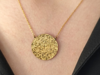 médaillon texture ciselée inspiré de la nature