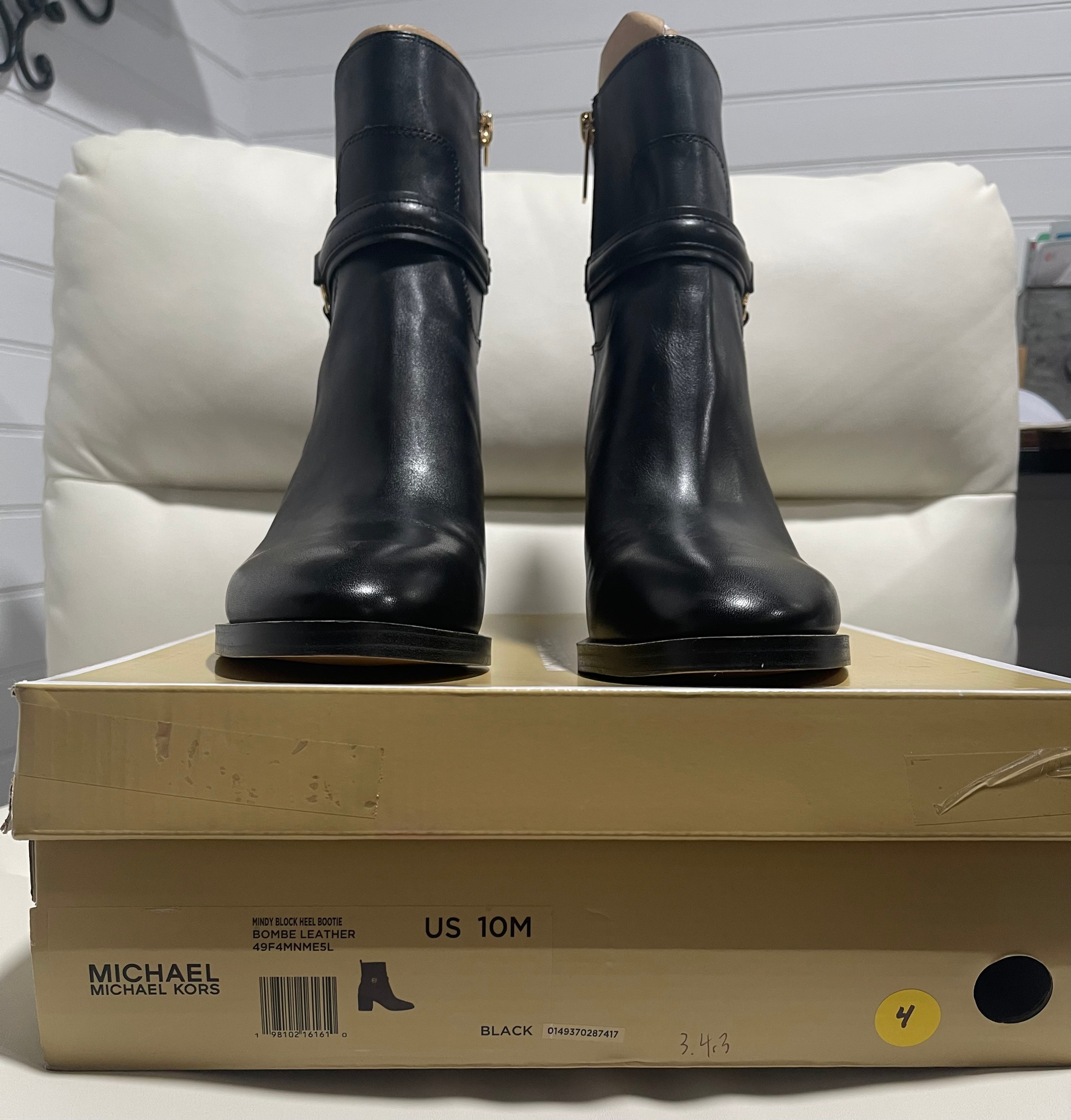 Michael Kors Mindy Block Heel Bootie. Size 10