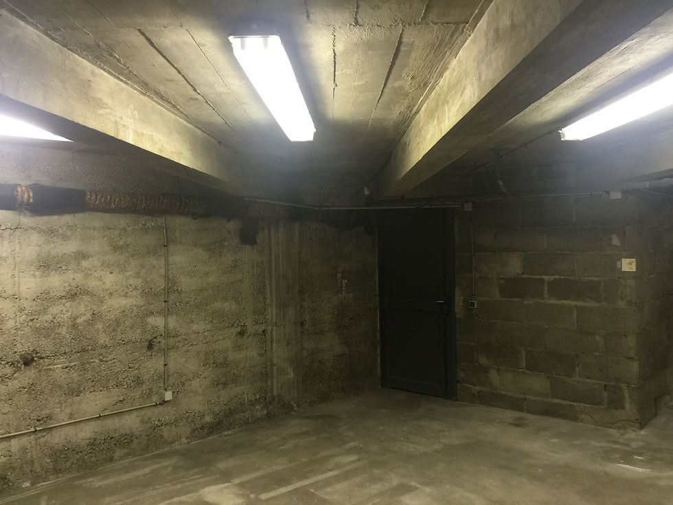AVANT/ Caves