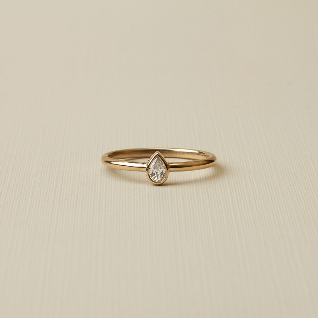 Solo Bezel Ring - Pear