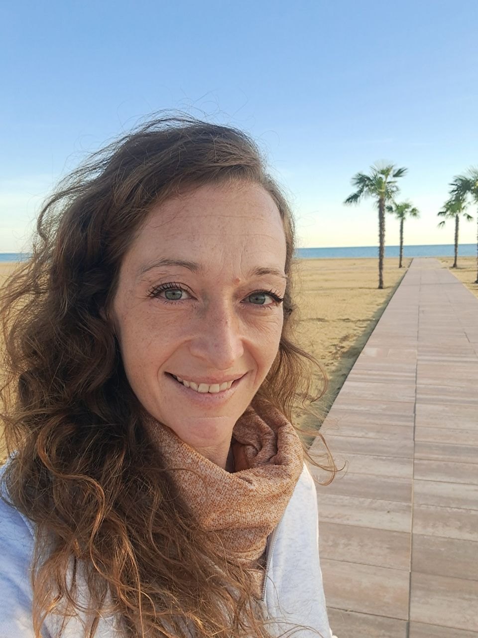 Porträt von Corinna Laura am Meer