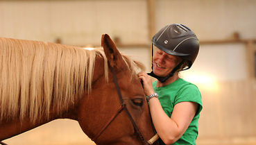 Feiner reiten mit "Meeresbrise": Rika Kreinberg in Husum auf dem Deichhof