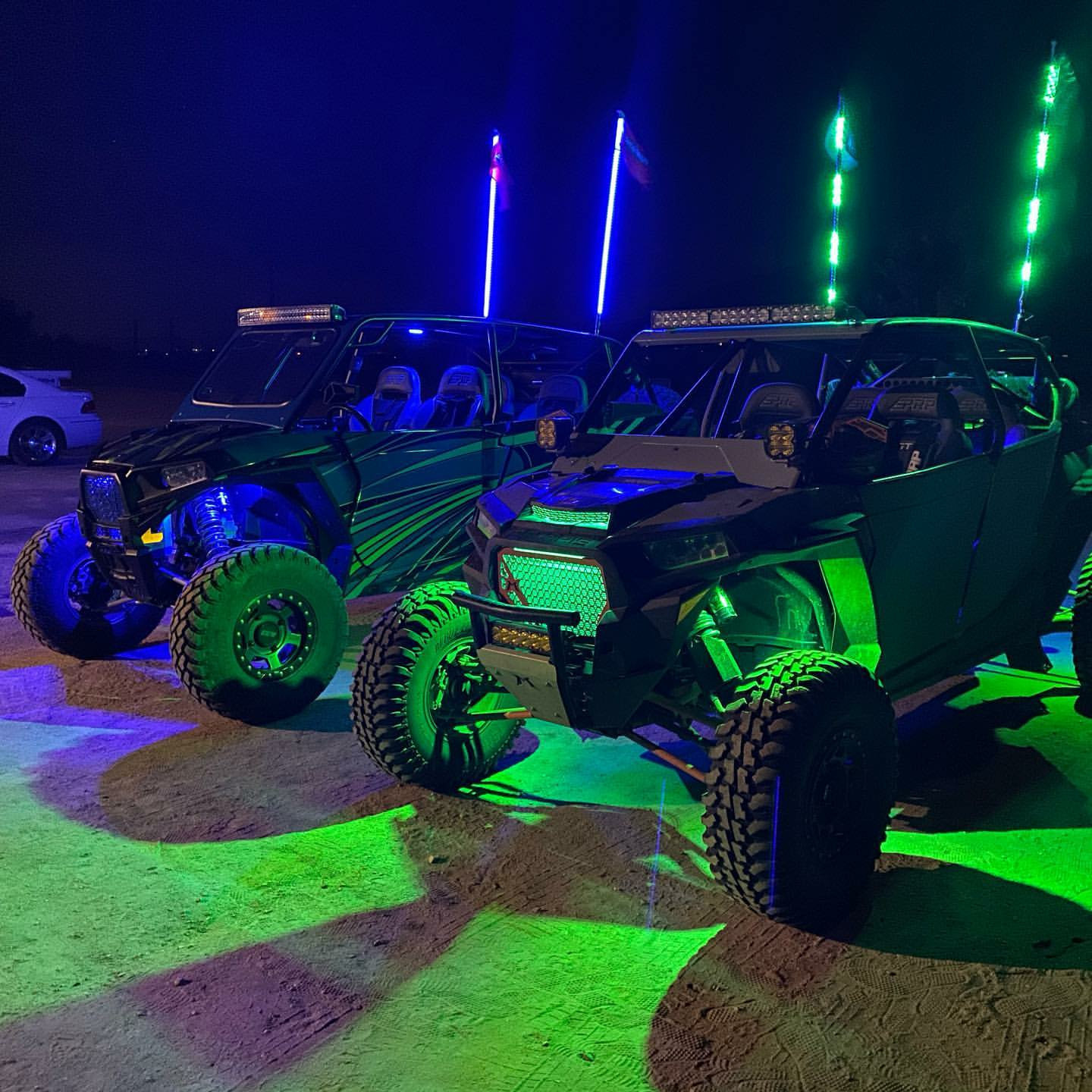 (RZR) RGB+W Color Change Rock Light Kit (w/ Bracket & Grille Strip)