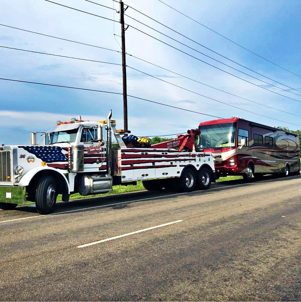 Jeff Smith Towing with Heavy Tow Truck Towing class a RV