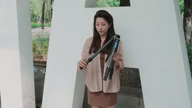 Thumbnail: Leofoto LY‑265CV Mr.Y Series Carbon Fiber Tripod (Black)