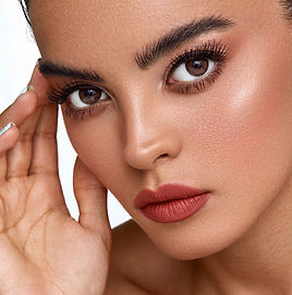 Full face contouring on a model