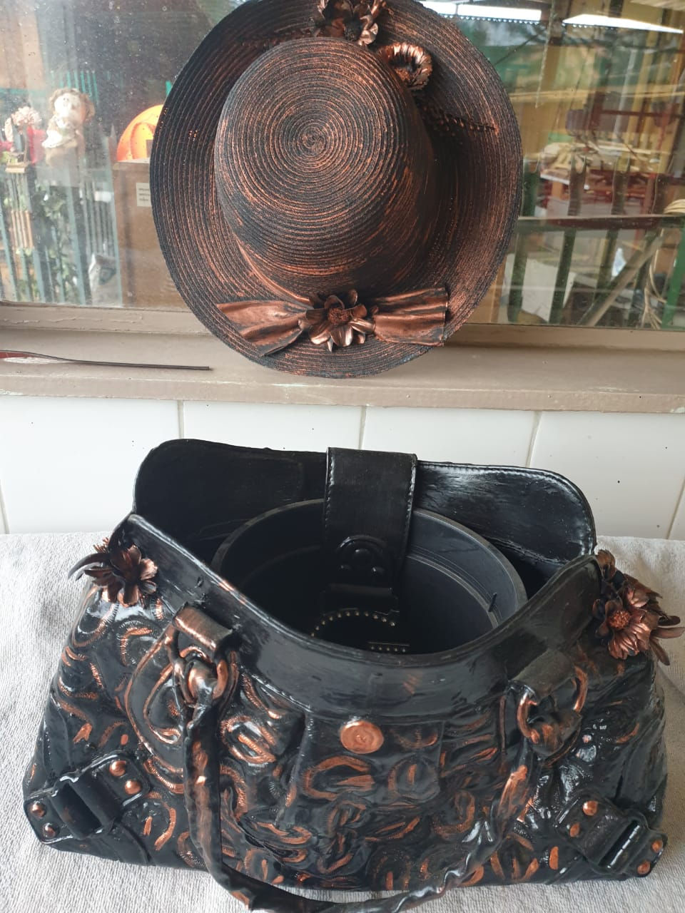 Thumbnail: Pots & decor