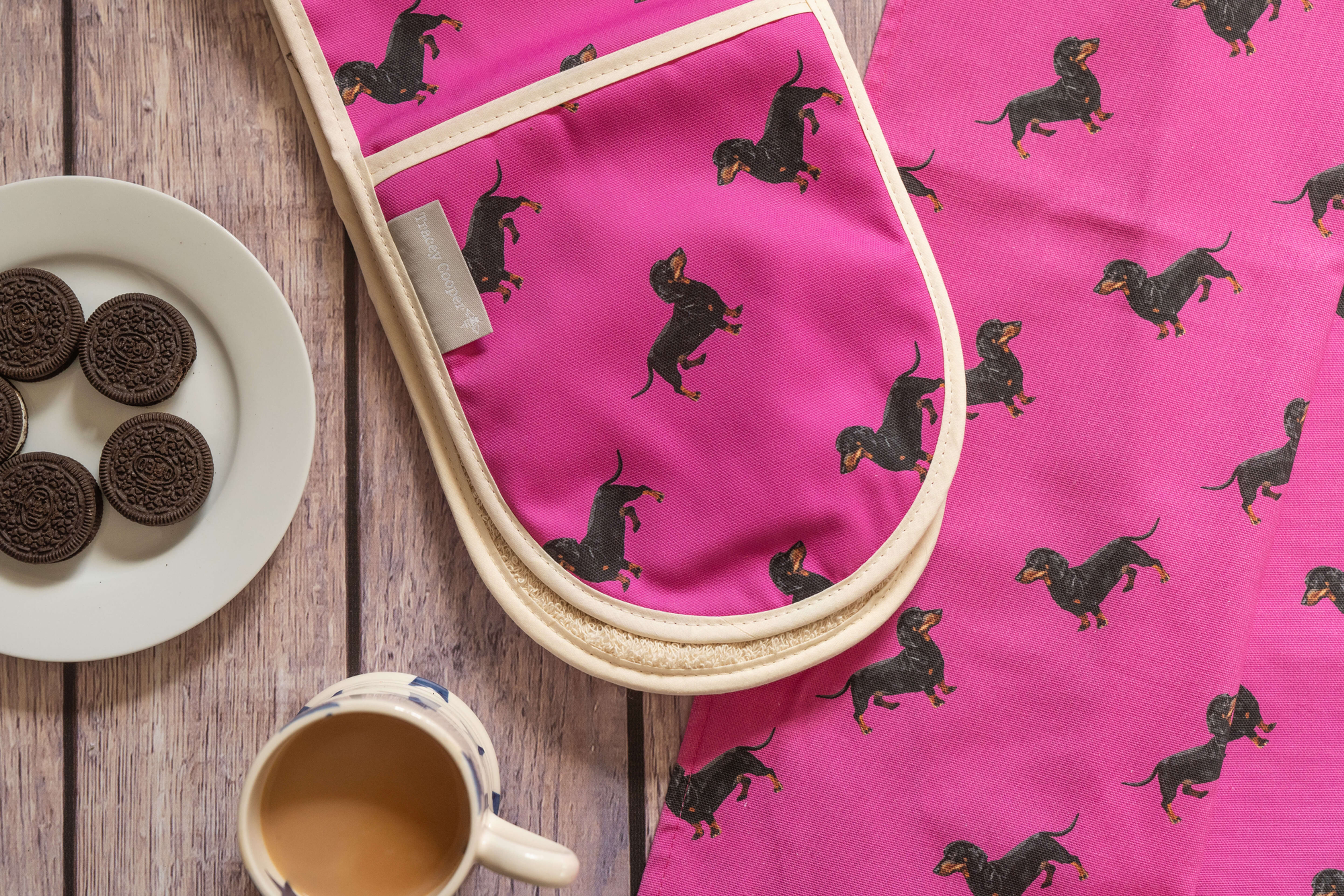 Tracey Cooper Collection - Sausage Dog Double Oven Glove
