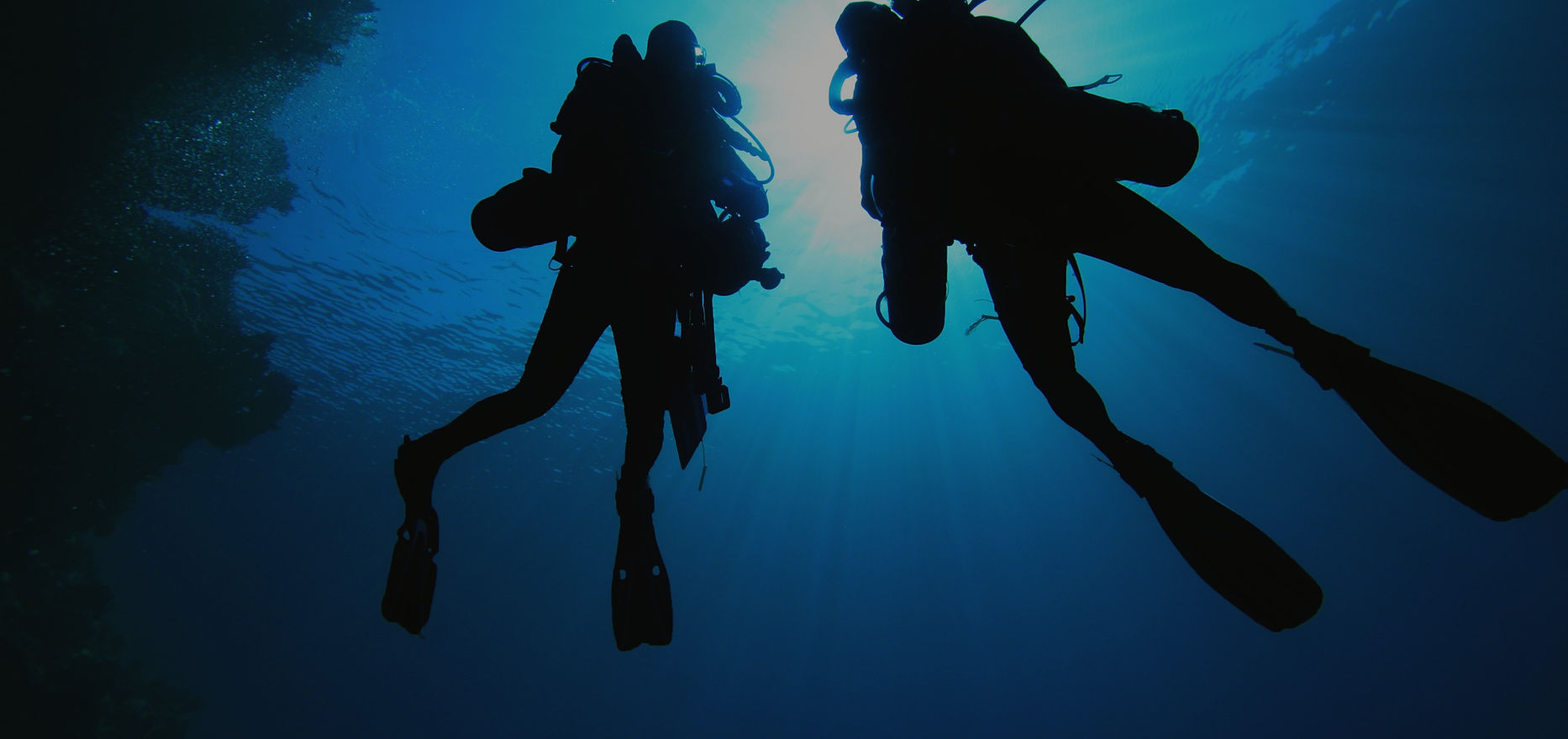 Silhouette of Scuba Divers_edited.jpg