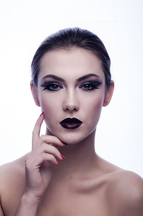 girl-eyes-makeup-sexy-60883.jpeg