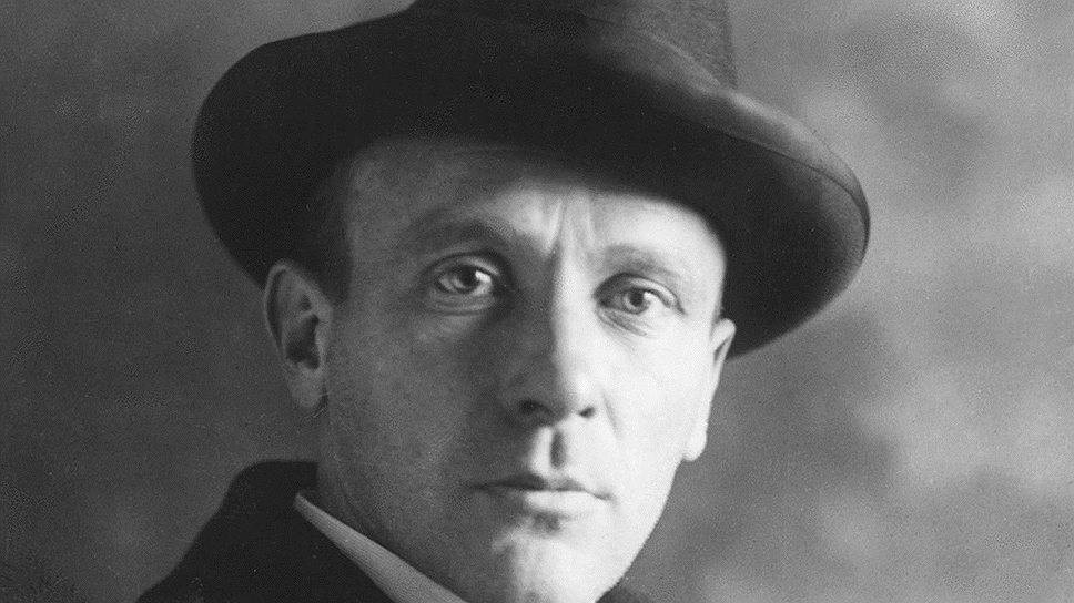 Portrait de l'écrivain russe Mikhaïl Boulgakov (Михаил Афанасьевич Булгаков) (1891-1940) dont YMCA-Press fut la première maison d'édition de nombreuses de ses oeuvres (Coeur de Chien, le Maître et Marguerite).