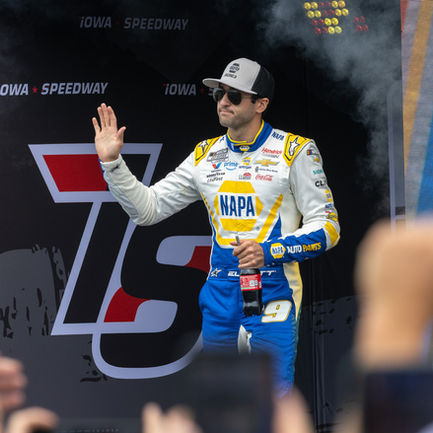 Elliott Earns Second Clock at Martinsville