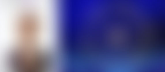 Temmuz 2025’te gerçekleşen Uranüs ve Satürn-Neptün kavuşumunun kolektif ve bireysel dönüşüm üzerindeki etkilerini simgeleyen astrolojik zaman çarkı görseli.