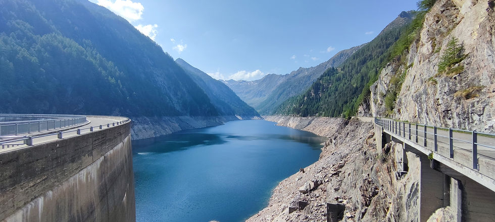 Lago del Sambuco, a spectacular turquoise reservoir