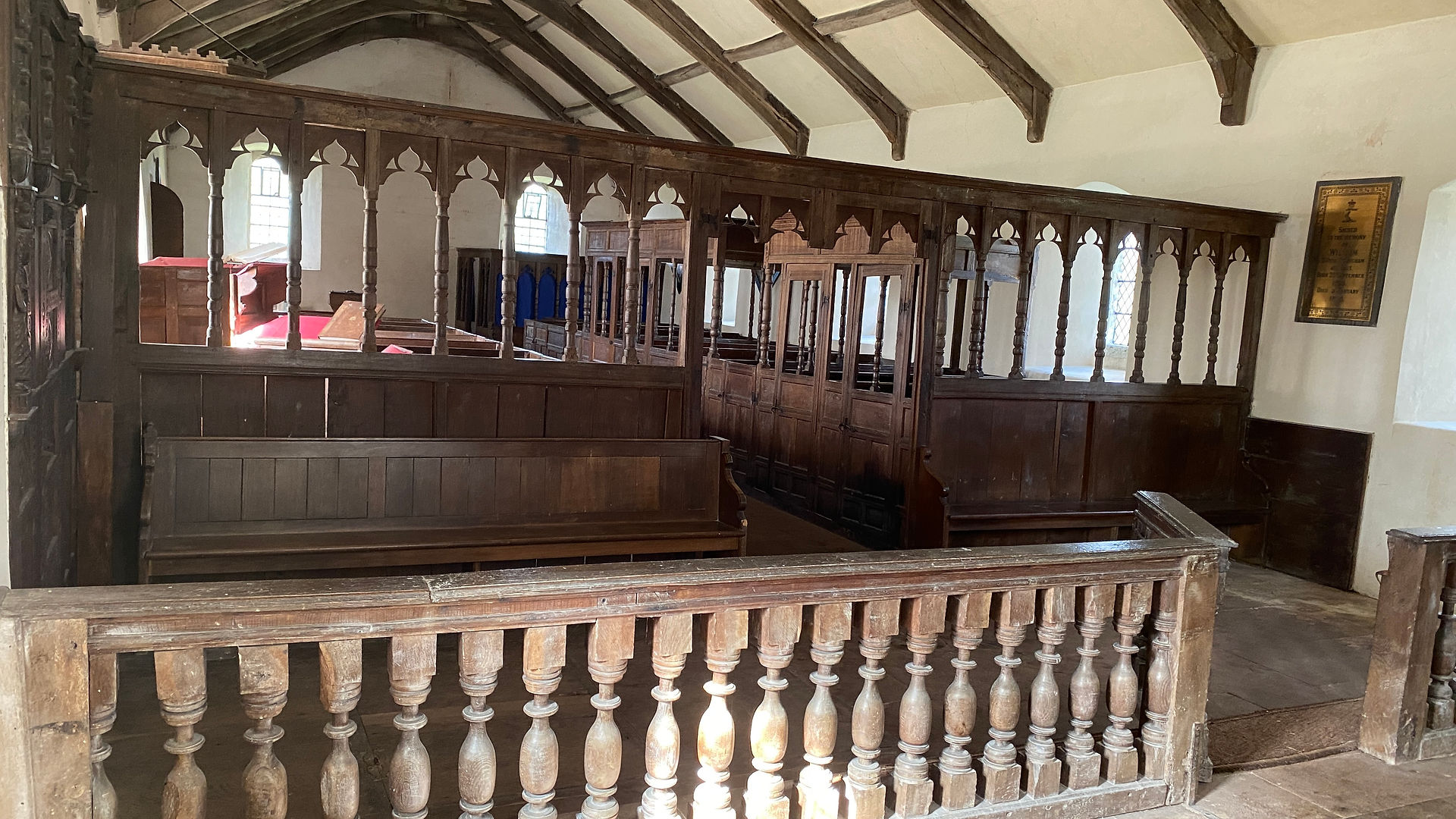 View from chamcel area back doen the nave and throug the wooden rood