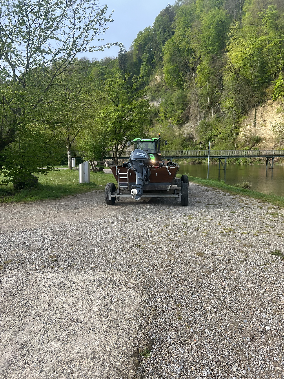 Motorboot auswassern
