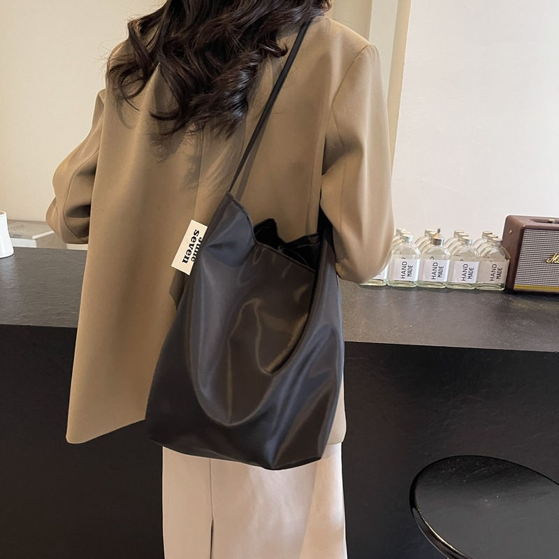 Thumbnail: Luna Shoulder Bag