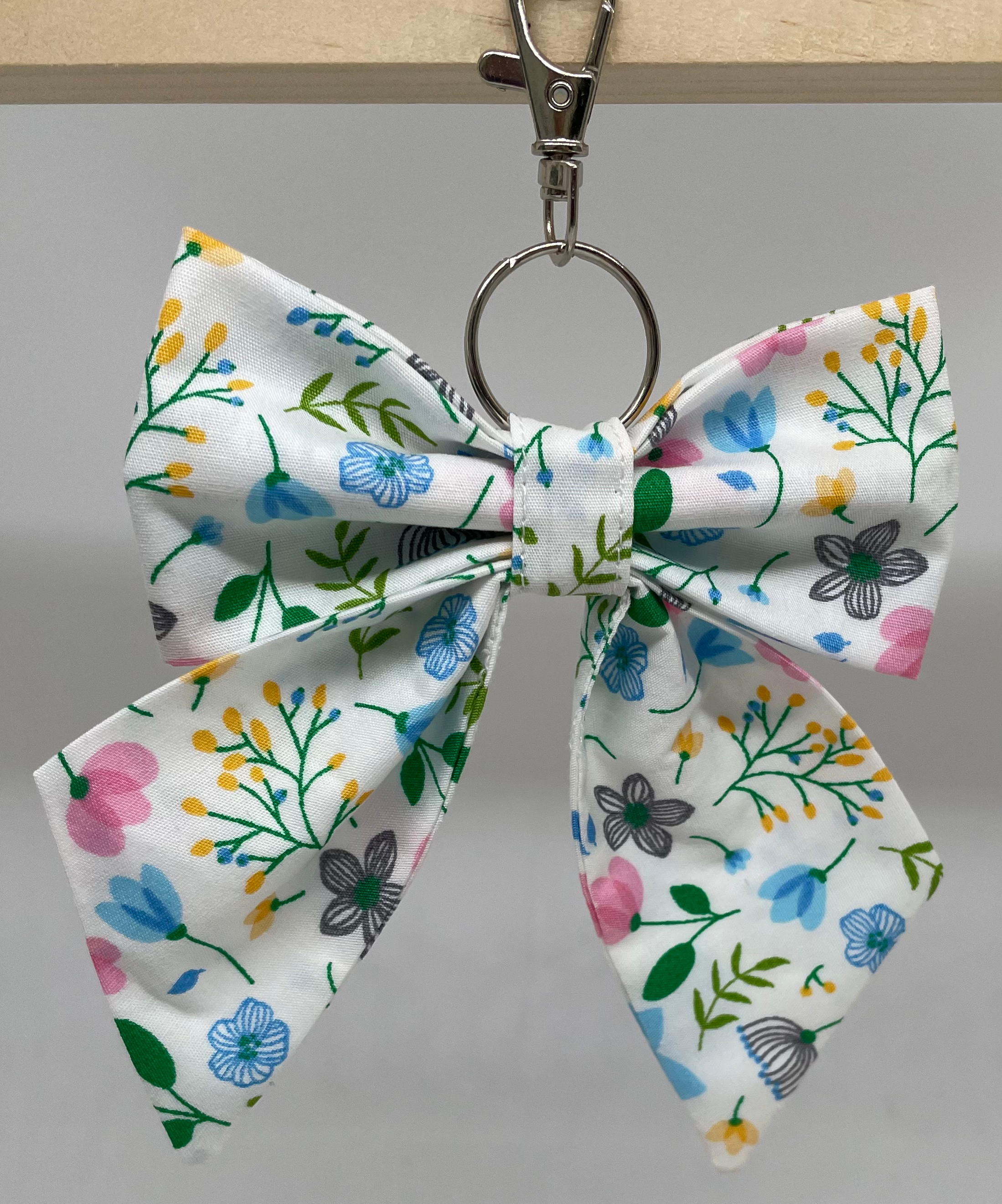 Floral on white Bow-Dangle
