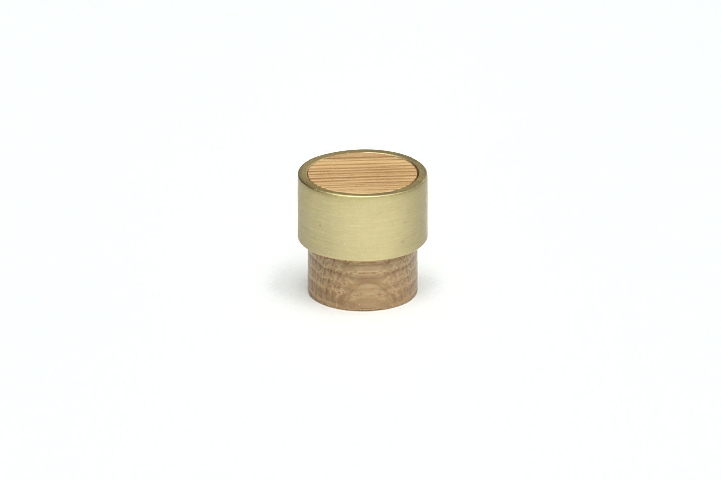 Radio. Knob/hook, oak & brass