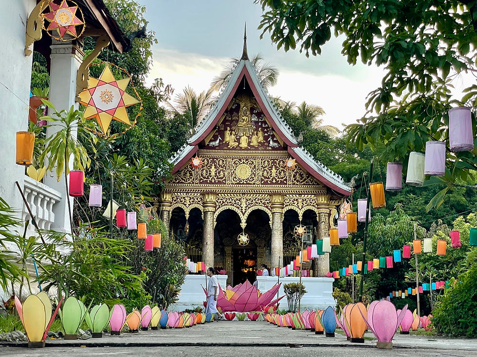 Volontariat au Laos : temple à Luang Prabang - Peuples et Montagnes du Mékong - Fête des lumières