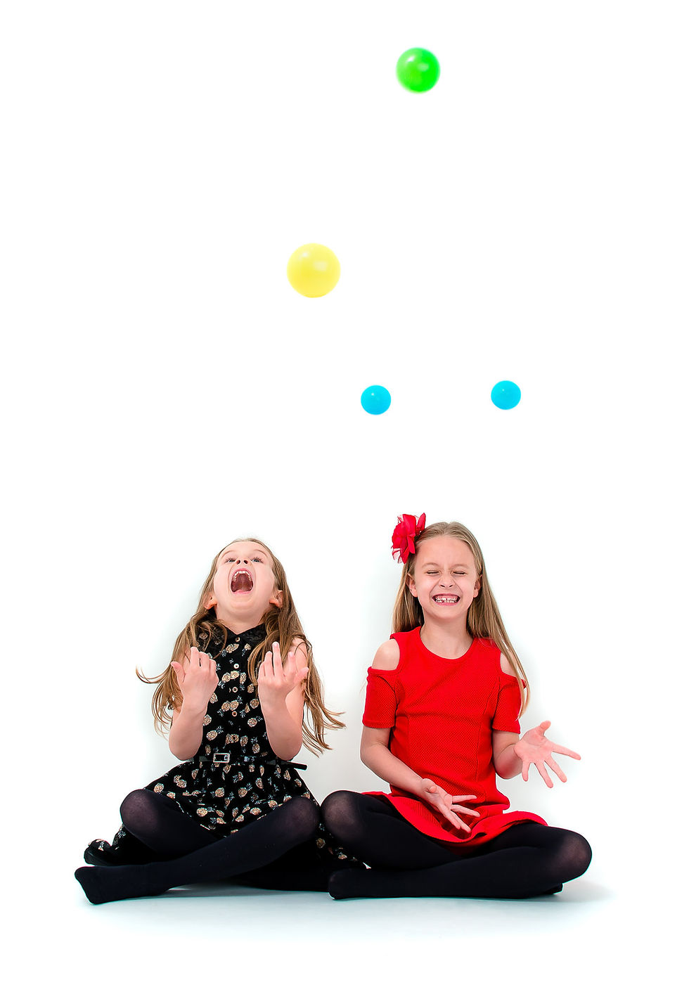 children_girls_fun_photoshoot_natural