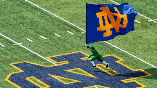 Notre Dame Leprechaun leads team onto the field