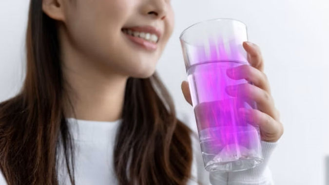 Formas de emitir la llama violeta: como una bendición antes de ingerir una comida o beber un vaso de agua.