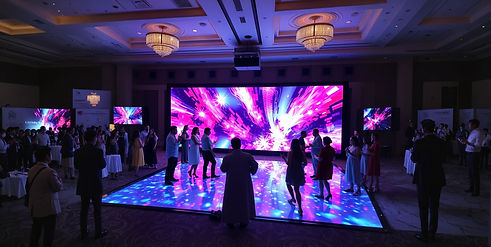high resolution LED video wall and high resolution LED dance floor plays visual effect con