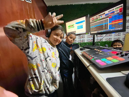 Niños en radio.