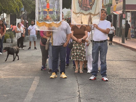 Comerciantes y el Sr. de Araró 2025