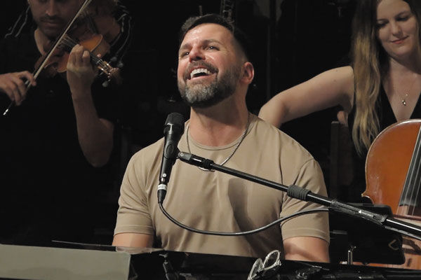 Calling All Elton John Fans!