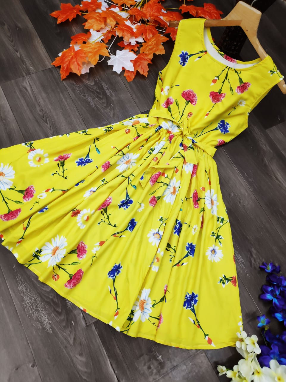 Thumbnail: ROYAL CRAPE TOP