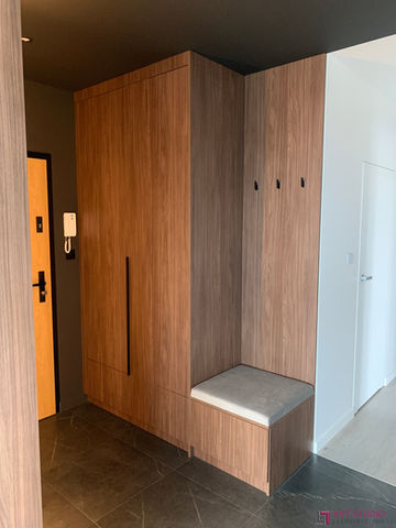 Zabudowa meblowa ściany RTV w salonie – nowoczesny projekt w Sopocie