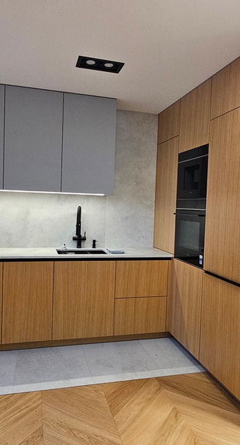 Meble na wymiar w Trójmieście – kompleksowe realizacje kuchni, łazienek, garderób, biur, salonów i sypialni.