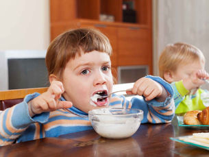 Bolehkah Si Kecil Konsumsi Yogurt? Ini Jawabannya!