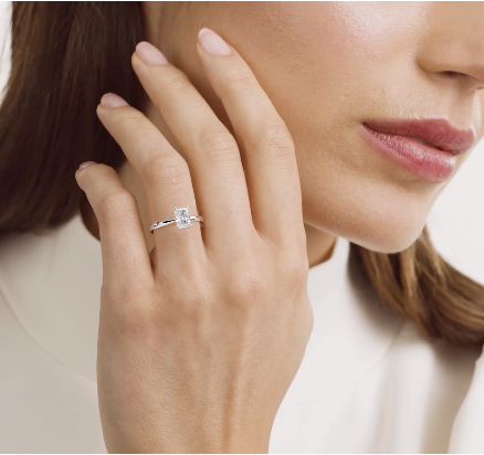 Thumbnail: Radiant Diamond Ring -1.00 ct-