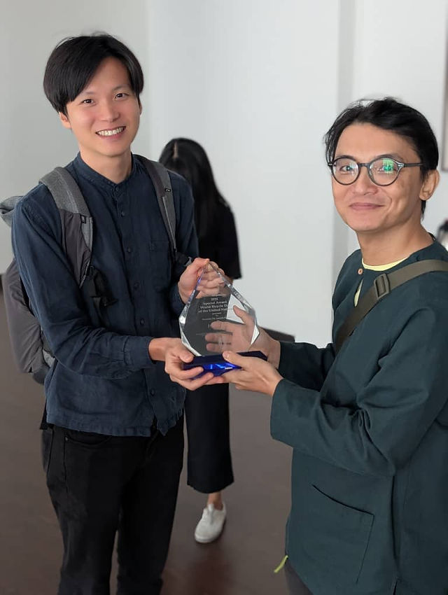 Justin Lee and Jeffrey Lim, handing over the bicycle advocacy baton