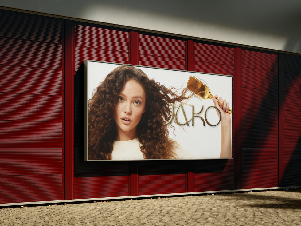 Free_Billboard_Mockup_2