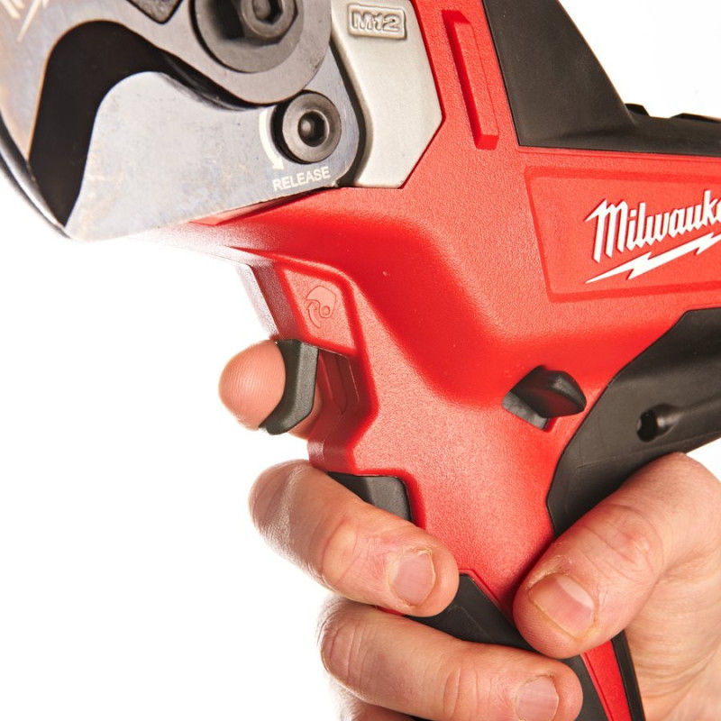 Прев'ю: Кабелеріз акумуляторний M12 CC-0 Milwaukee 4933431600