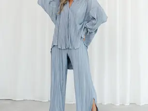 Get Your Hands on the Stylish Act Fast! 2023 Women's Spring plus Summer New Attire Pleated Shirt Long-sleeved Lapel Cardigan Slit Dual set Ensemble Now