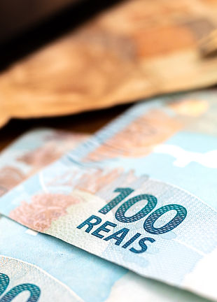 brazilian-money-close-up-photo-concept-brazilian-economy.jpg